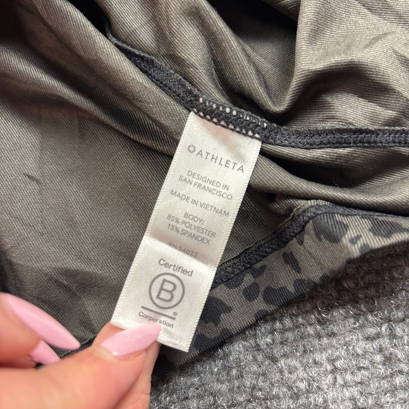 ATHLETA Women’s Shanti Leopard Print Racerback Cropped Black/Grey size: XXS - Picture 7 of 7